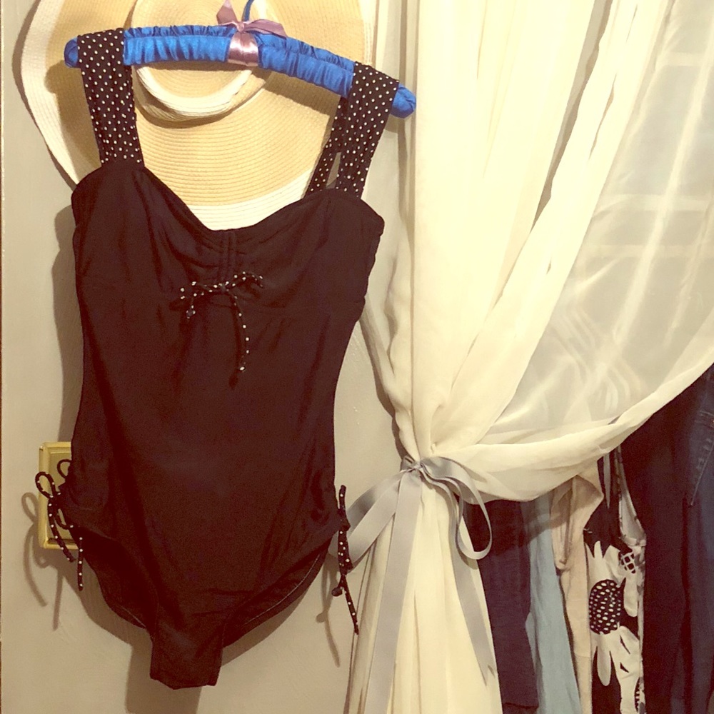 💖Black bathing suit with polka dot straps💖